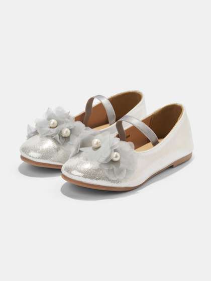 Pantaloons Junior
                        Girls Textured Party Flats