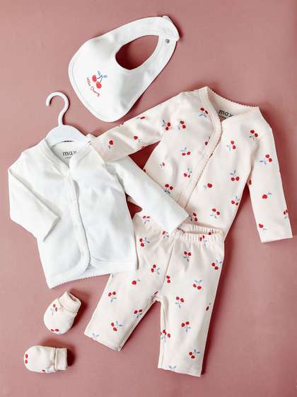max Girls Printed Pure
                    Cotton Baby Apparel Gift Set