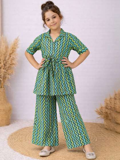 FASHION DREAM Girls
                    Printed Top with Palazzos