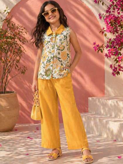 Superminis Girls
                      Printed Shirt with Trousers