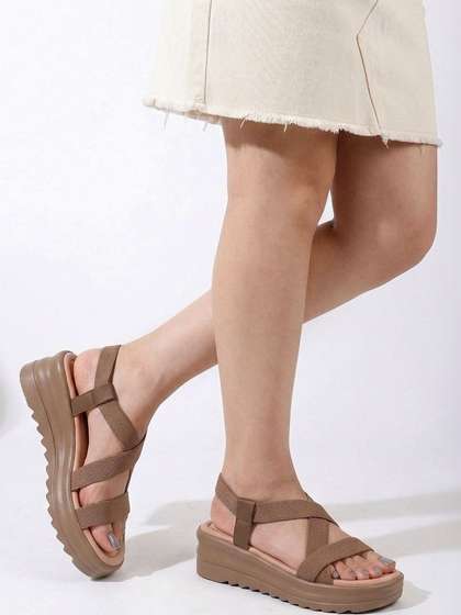 SELFIEE Flatform
                          Sandals