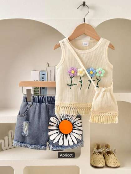 I NAINA DRESSES
                          Girls T-shirt with Shorts