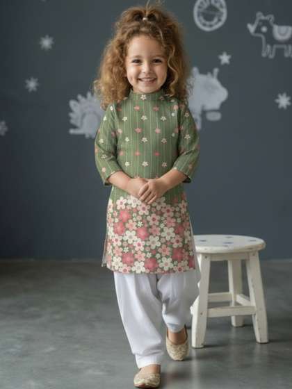 DEVOILER Girls Floral
                    Printed Regular Kurta with Patiala