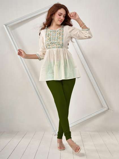 LYRA Women Green
                        Solid Cotton Churidar Leggings
