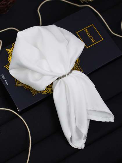 PELUCHE Men White Solid
                    Pocket Square