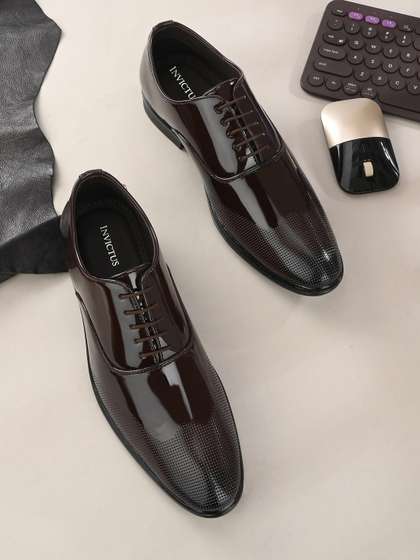 INVICTUS Men Faux
                        Leather Lace-Up Textured Formal Derbys
