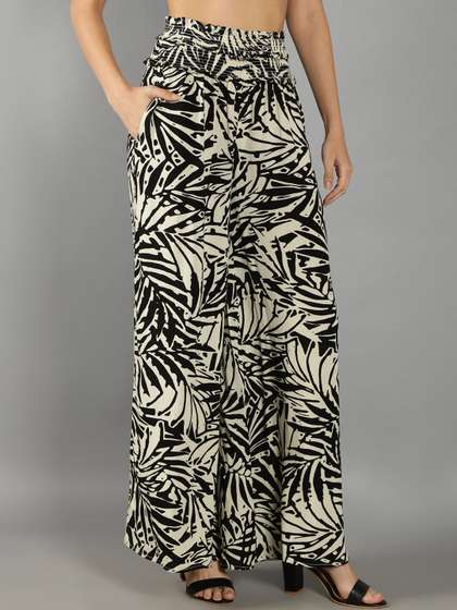 DEBONATELLA Women Printed Flared Palazzos