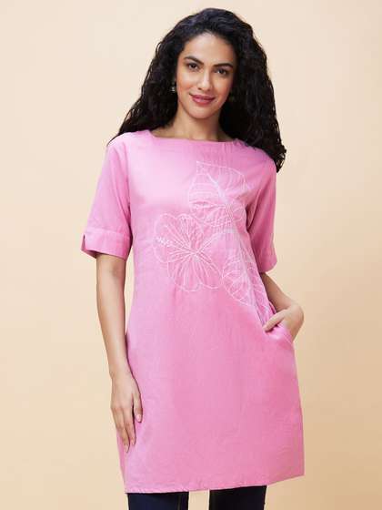 Globus Women Embroidered Boat Neck Kurti