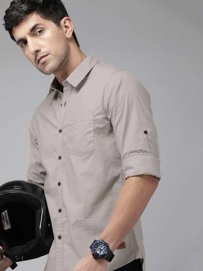 The Roadster
                        Lifestyle Co. Men Solid Spread Collar Roll-Up
                        Sleeves Casual Shirt