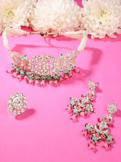 Zaveri Pearls
                        Gold-Plated Kundan Studded & Beaded
                        Jewellery Set