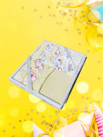 EIO Infants Set Of 6
                      Printed Pure Cotton Baby Apparel Gift Set