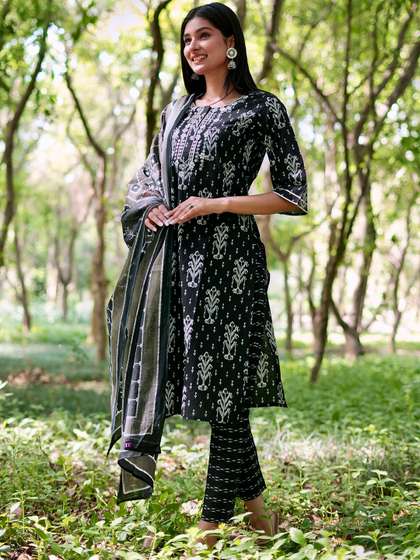 Libas Kurta With Trousers & Dupatta