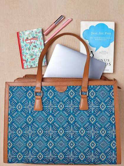 TEAL BY CHUMBAK Printed Structured Tote Bag