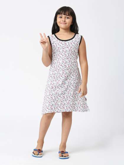 SINI MINI Girls Ethnic
                    Motifs Printed Pure Cotton Nightdress