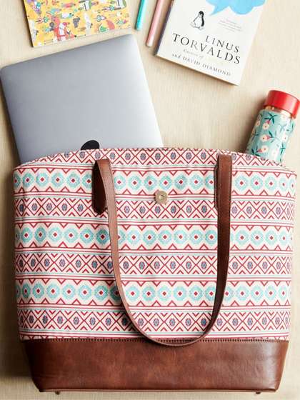 TEAL BY CHUMBAK Printed Structured Tote Bag