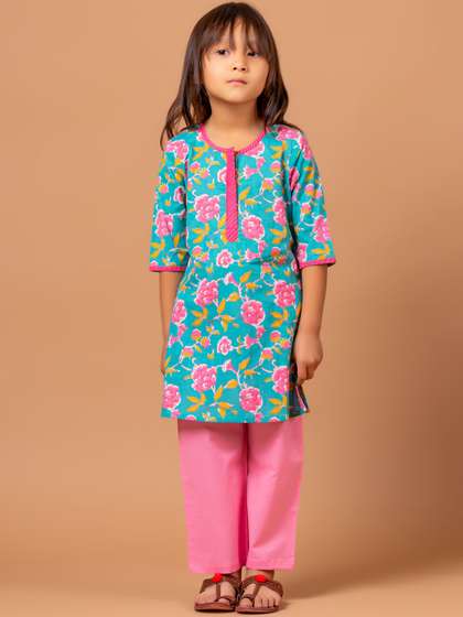 Sangria Naheed Girls
                    Floral Jaal Printed Pure Cotton Kurta With Trouser
                    Set