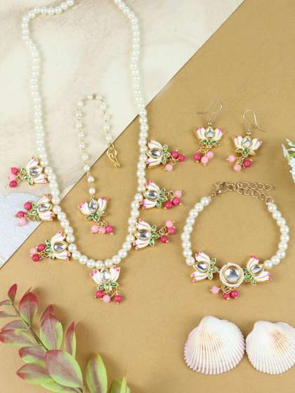 Asthetika Kids
                    Gold-Plated Kundan-Studded & Beaded Jewellery
                    Set