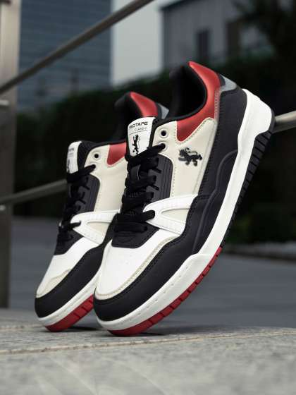 Men Colourblocked Sneakers