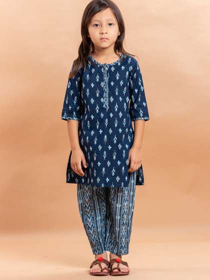 Sangria Girls Ethnic
                    Motifs Printed Pure Cotton Straight Kurta With
                    Trousers