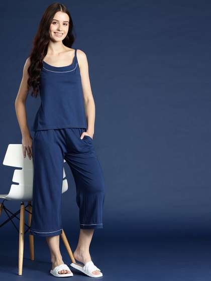 Mast & Harbour
                        Women Solid Top with Capris
