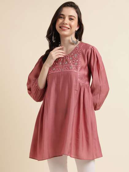 Sangria X fwd Mauve Floral Embroidered Top