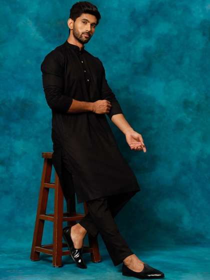 VASTRAMAY Mandarin
                      Collar Straight Kurta With Pyjamas