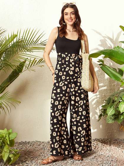 Berrylush Animal
                        Printed Square Neck Sleeveless Basic Jumpsuit