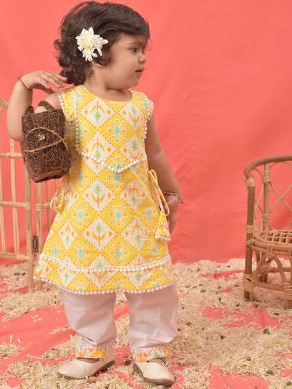 VASTRAMAY Girls Ethnic
                      Motifs Printed Pure Cotton Kurta With Salwar