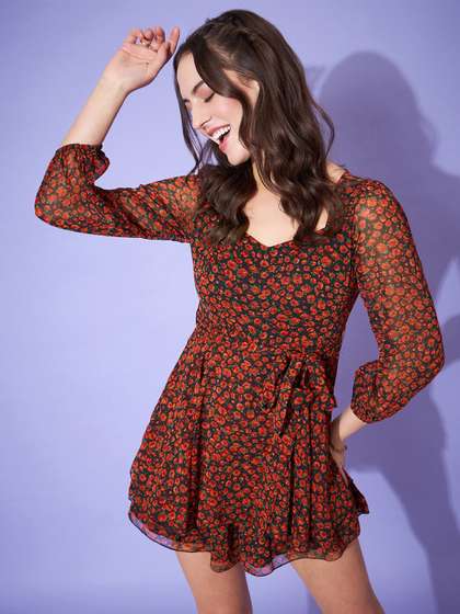 Berrylush Black
                        Floral Printed Sweetheart Neck Tie Up Layered
                        Playsuit
