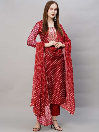 GoSriKi Leheriya Printed Regular Thread Work Kurta With Trousers & Dupatta