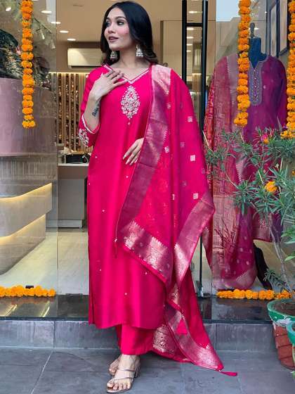 GoSriKi Kurta Trousers With Dupatta