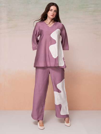 Bannos Swagger
                        Purple & White V-Neck Applique Detail Night
                        Suit