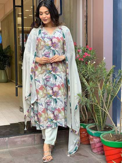 GoSriKi Floral Printed Kurta Set