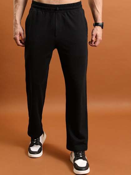 HIGHLANDER Men
                        Relaxed-Fit Mid-Rise Track Pant