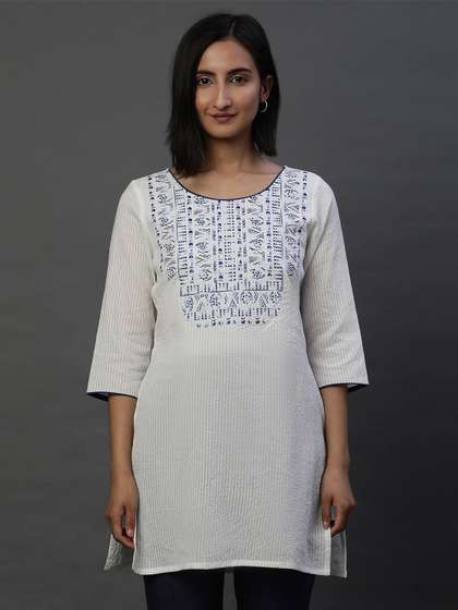 AURELIA Pure Cotton Floral Embroidered Thread Work Straight Kurti