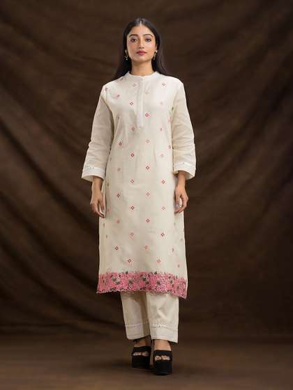 SACRED SUTA Embroidered Regular Thread Work Silk Crepe Kurta with Trousers