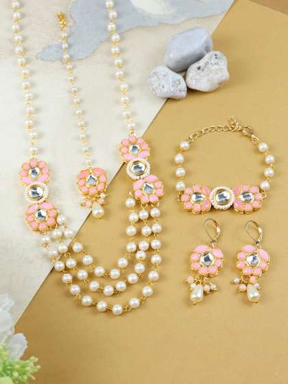 Asthetika Kids
                    Kundan-Studded & Beaded Jewellery Set