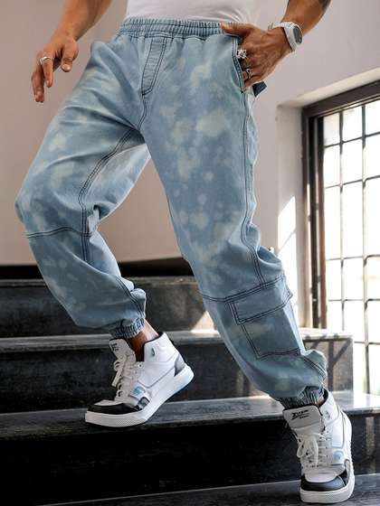 The Indian Garage
                          Co Men Blue Loose Fit Light Fade Stretchable
                          Cargo Jogger Jeans