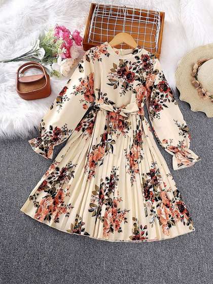 BAESD Floral Print Cape
                    Sleeve Fit & Flare Dress