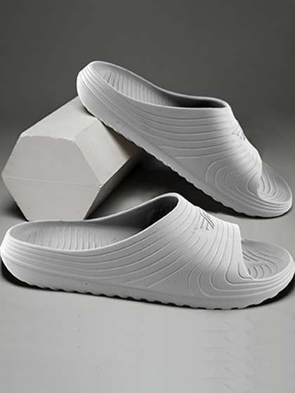 Red Tape Men Textured Sliders