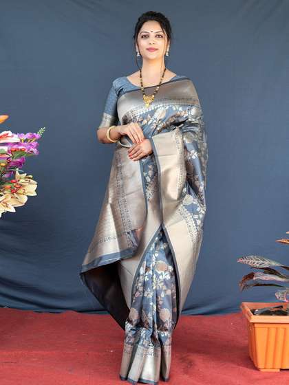 Royal Rajgharana
                        Saree Floral Woven Design Zari Banarasi Saree