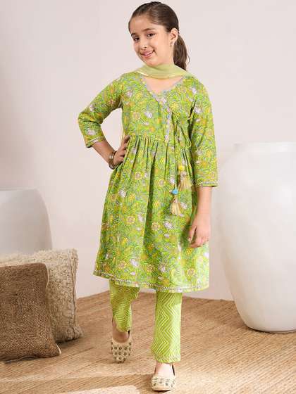 Pspeaches Girls Parrot
                    Green Floral Cotton Kurta Pant Dupatta Set