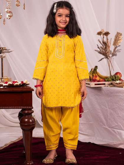 VASTRAMAY Girls Ethnic
                    Printed Regular Gotta Patti Kurta with Patiala &
                    Dupatta