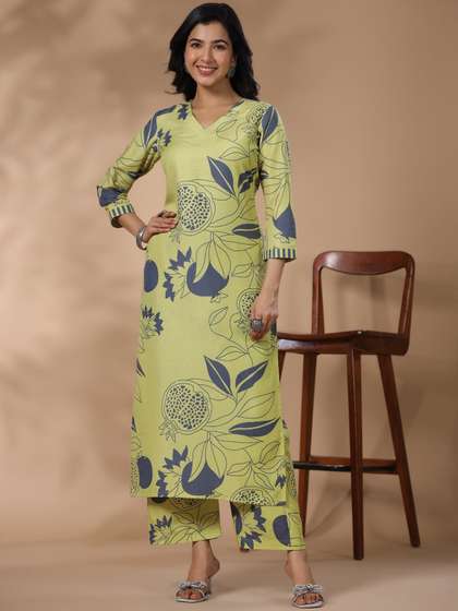 GoSriKi Floral Printed Kurta with Trousers