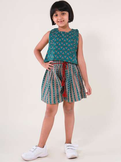 Sangria Girls Ethnic
                    Motifs Printed Pure Cotton Sleeveless Top With
                    Shorts