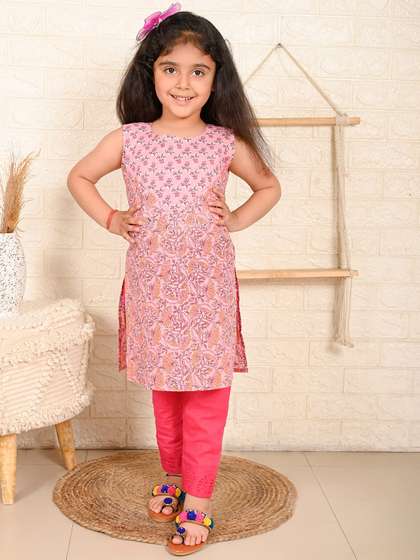 Here&Now X Kinder
                      Kids Girls Floral Printed Sleeveless Pure Cotton
                      Straight Kurta With Trousers