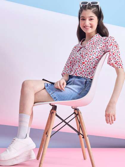 StyloBug Floral
                      Printed Shirt Collar Top