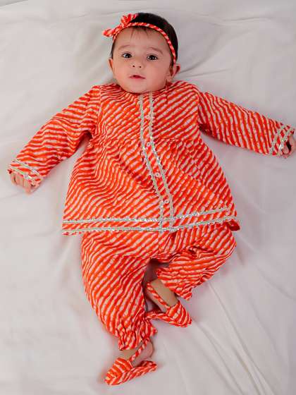 BownBee Girls Leheriya
                    Printed Gotta Patti Pure Cotton Kurta Set with
                    Headband and Booties
