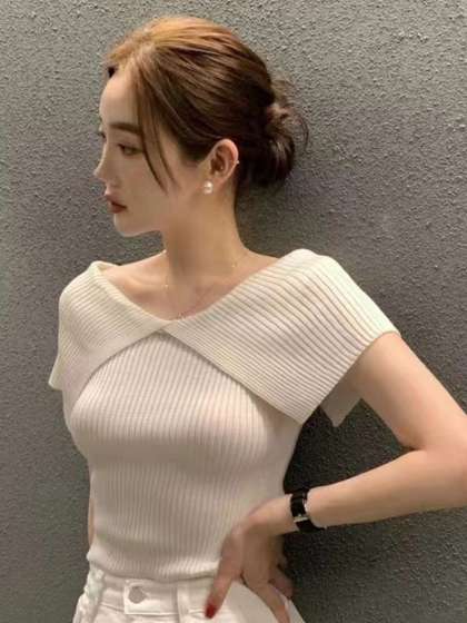 StyleCast Girls Cream-Coloured Self Design V-Neck Top
