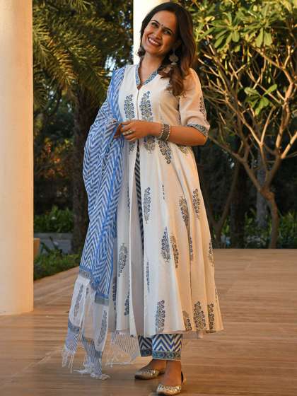KALINI Women Floral Printed Regular Kurta with Trousers & With Dupatta